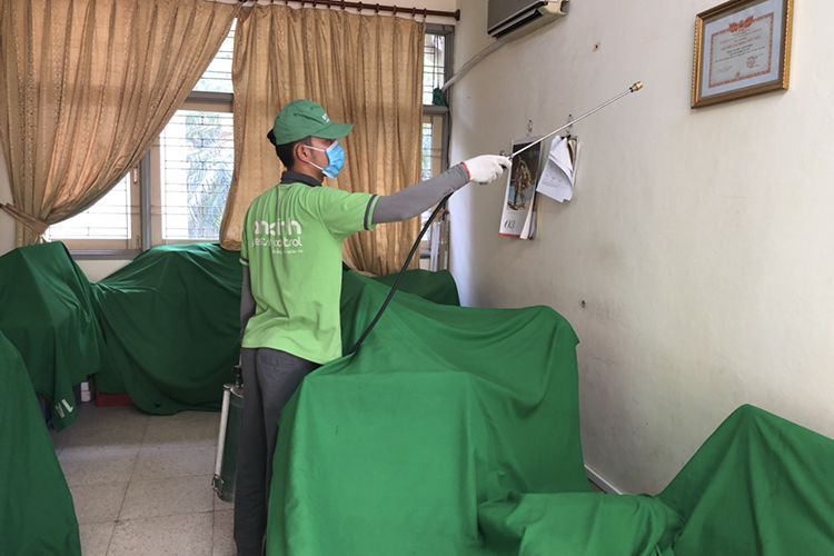 phun_thuoc_diet_muoi_ton_luu_trong_nha phun_thuoc_diet_muoi_ton_luu_trong_nha